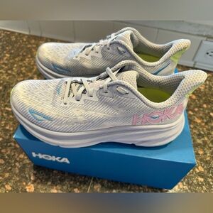 Hoka Clifton 9, W size 8.5
